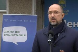 Денис Шмигаль обіцяє, що виплату грошей за вакцинацію продовжать і 2022 року