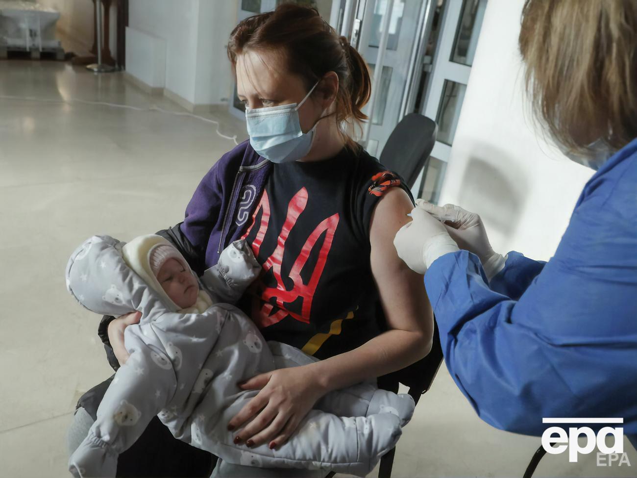 МОЗ: У вакцинованих ризик померти від COVID-19 удев'ятеро менший
