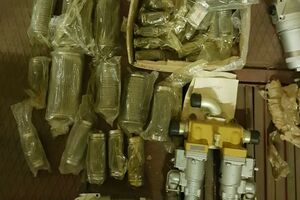 В ходе обысков правоохранители изъяли более 200 единиц товаров к авиационной технике