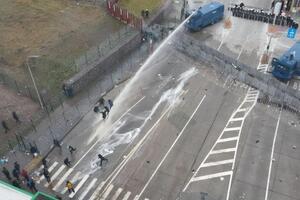 За даними польських правоохоронців, мігранти, які нападали, діяли під контролем білоруських спецслужб