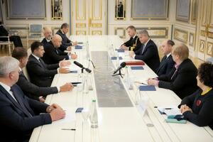 Зеленський зустрівся з Воллесом у Києві