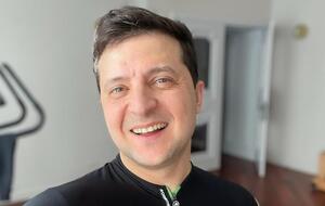 Зеленський дивиться матч української збірної зі збірною Боснії та Герцеговини у пабі