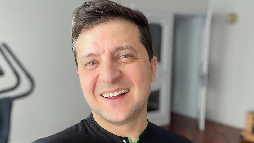 Зеленський дивиться матч української збірної зі збірною Боснії та Герцеговини у пабі