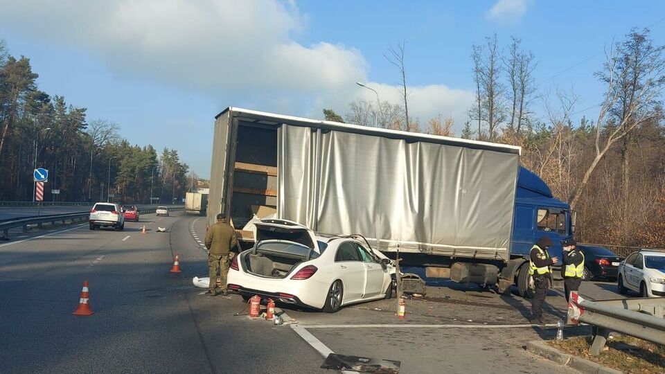 Автомобіль нардепа зіткнувся з вантажівкою у Київській області