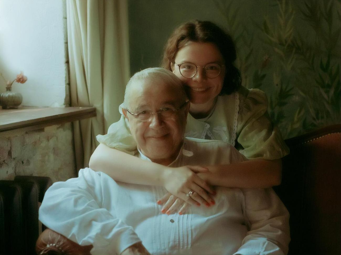 Разница в возрасте супругов составляет 44 года