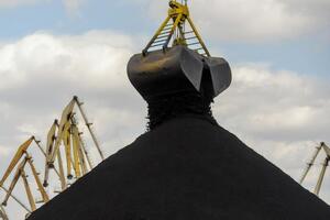 Вугілля мають доправити морем і залізницею