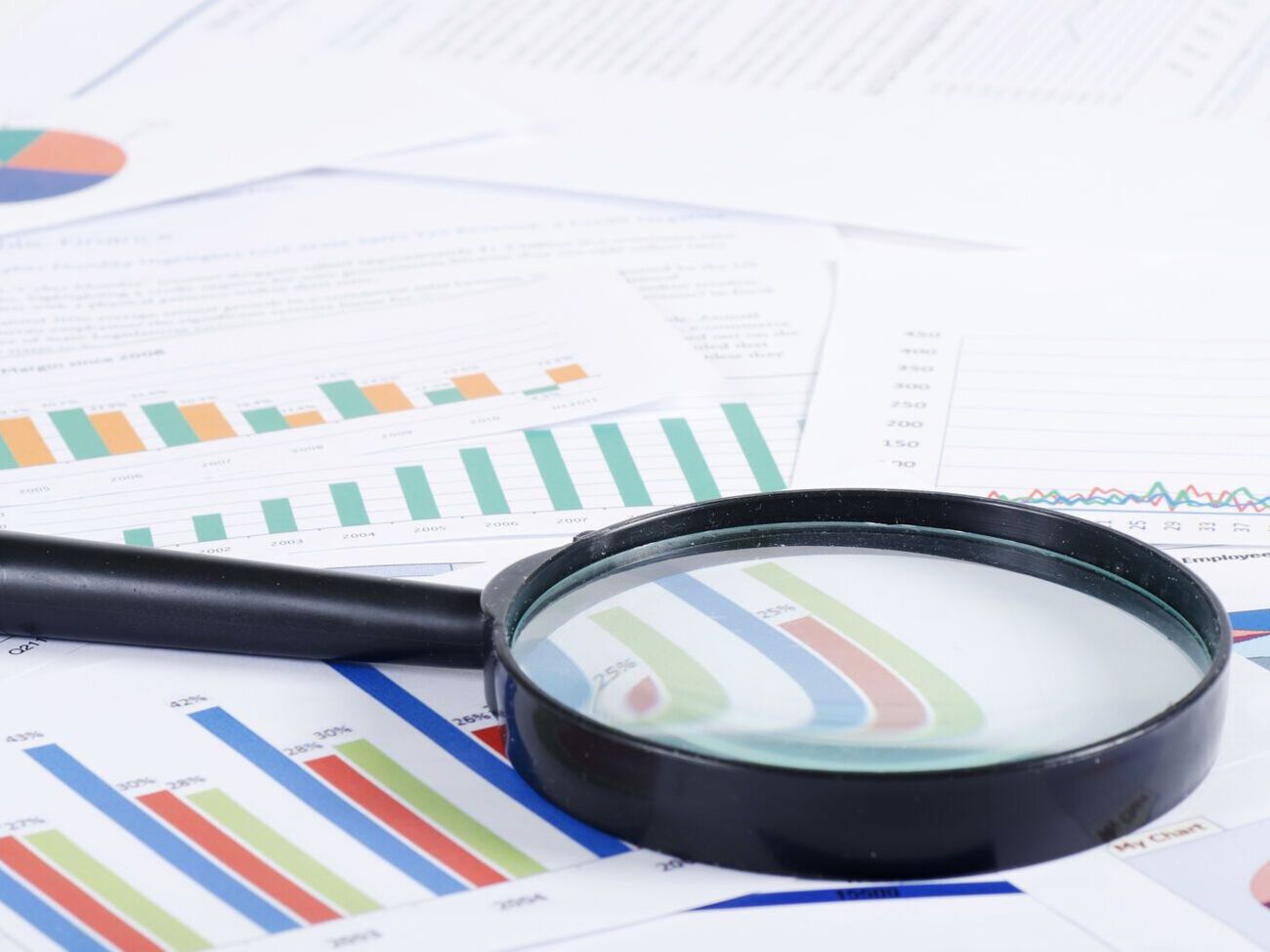 После скандала с "зелеными" облигациями долгосрочные еврооблигации Украины (11 лет) начали торговаться ниже номинала, что может свидетельствовать о падении доверия к действиям правительства, отмечает "РБК-Украина"