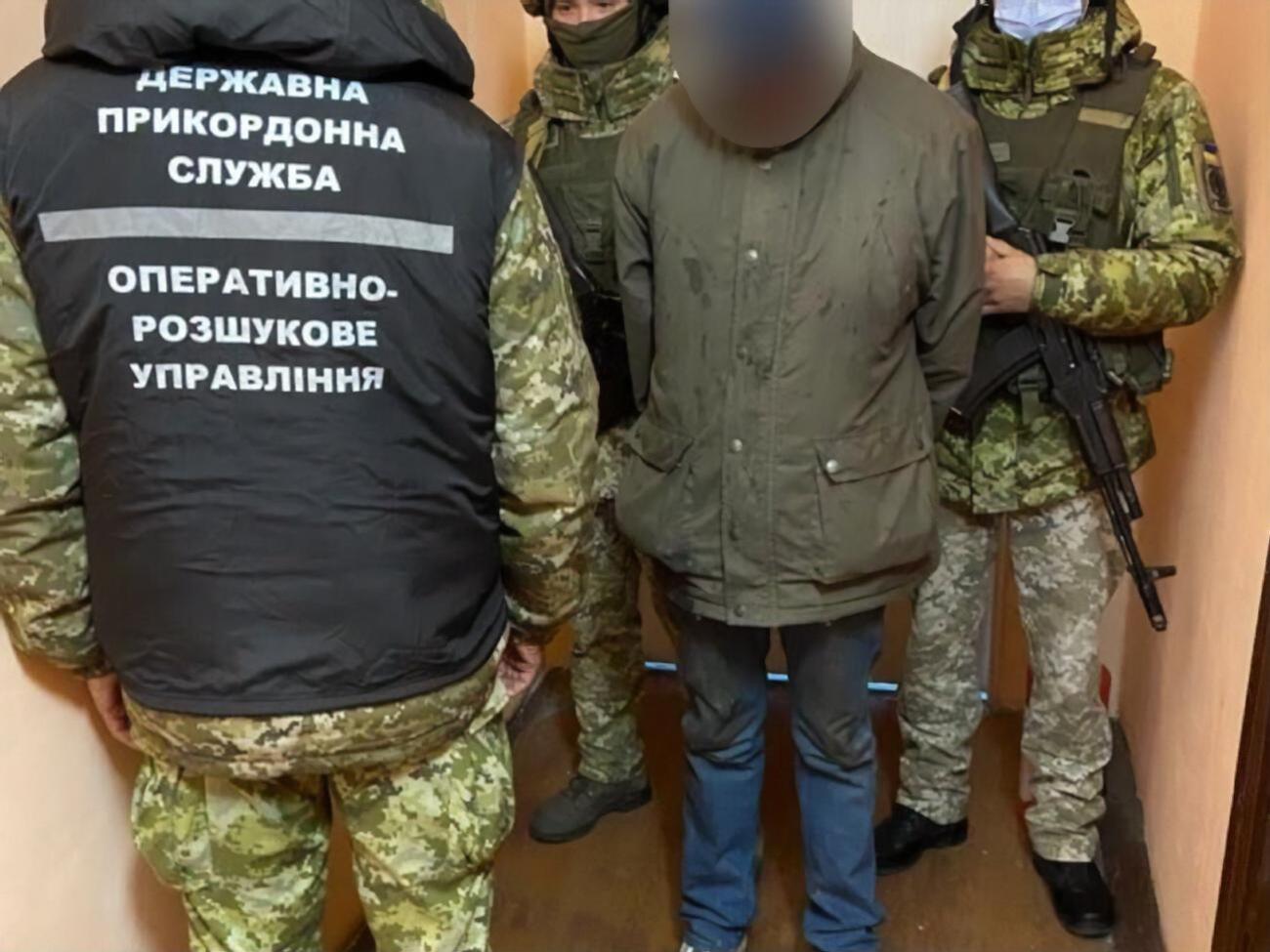 Прикордонники передали затриманого бойовика співробітникам Національної поліції