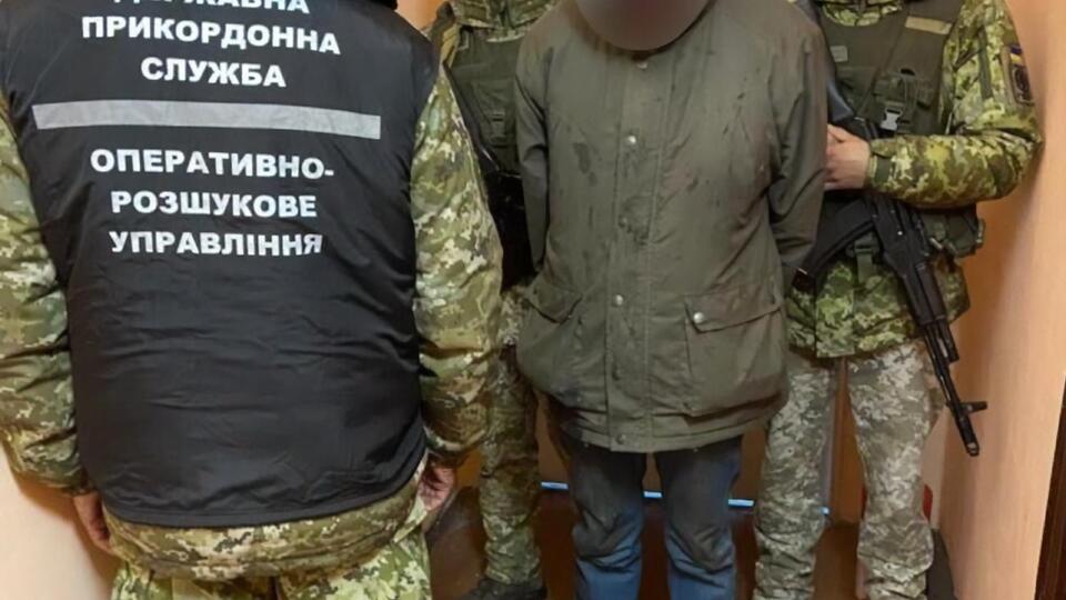 Прикордонники передали затриманого бойовика співробітникам Національної поліції