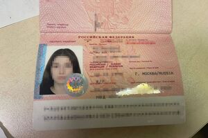 В Україну блогерка прилетіла рейсом із Варшави