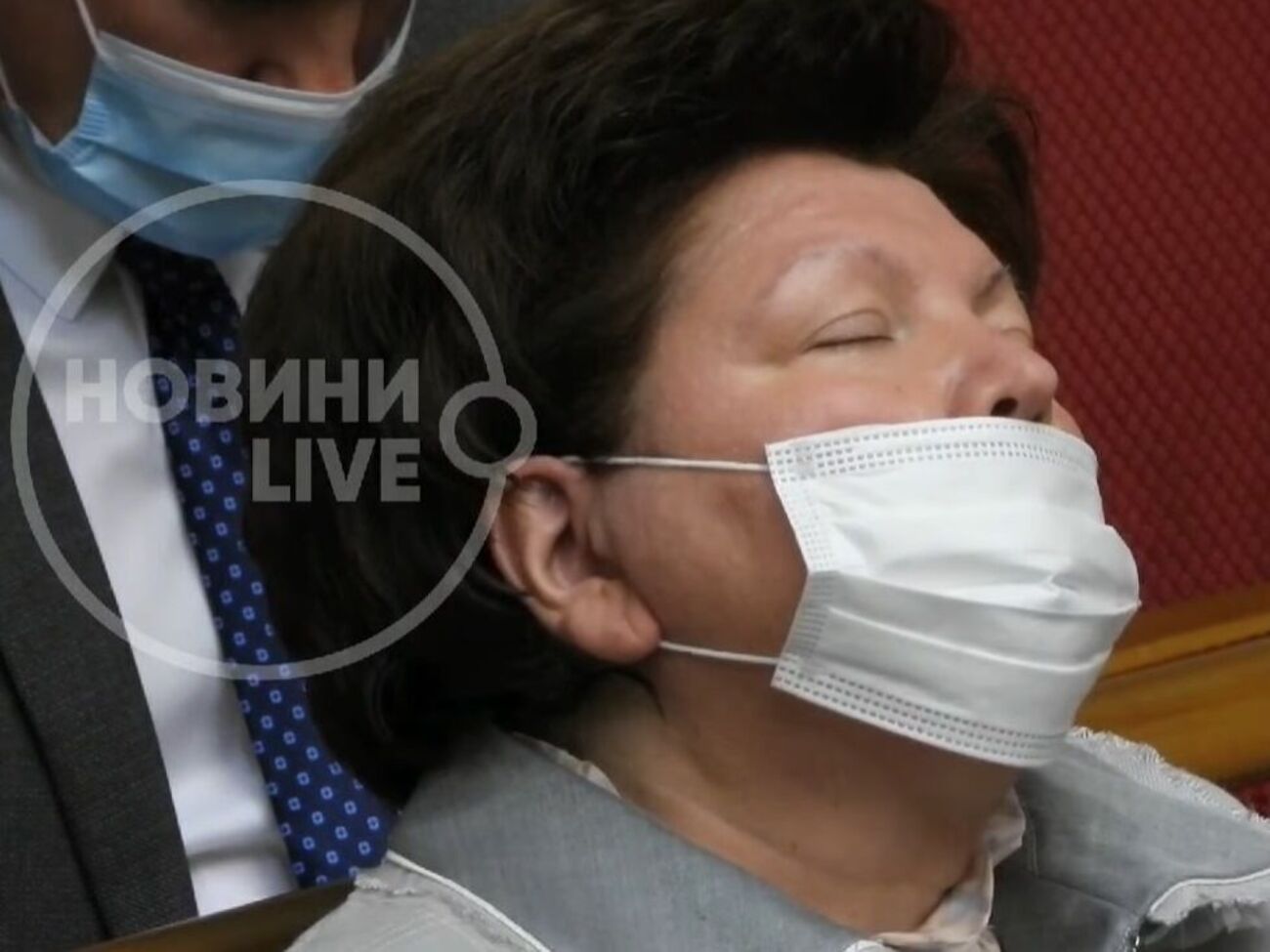 Нардепка дрімала у сесійній залі Ради