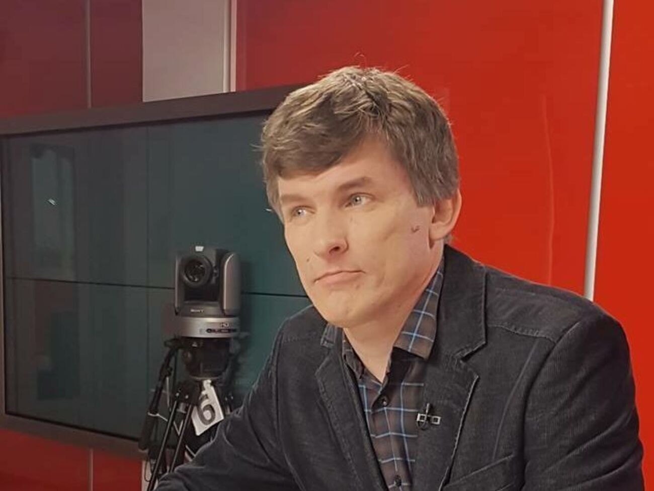 Ворогів у Зеленського все більше, і вони все нахабніші. Публіка ділиться на тих, хто занудьгував та плюнув, і тих, хто починає злитися