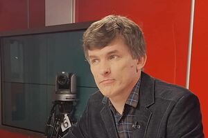 Ворогів у Зеленського все більше, і вони все нахабніші. Публіка ділиться на тих, хто занудьгував та плюнув, і тих, хто починає злитися
