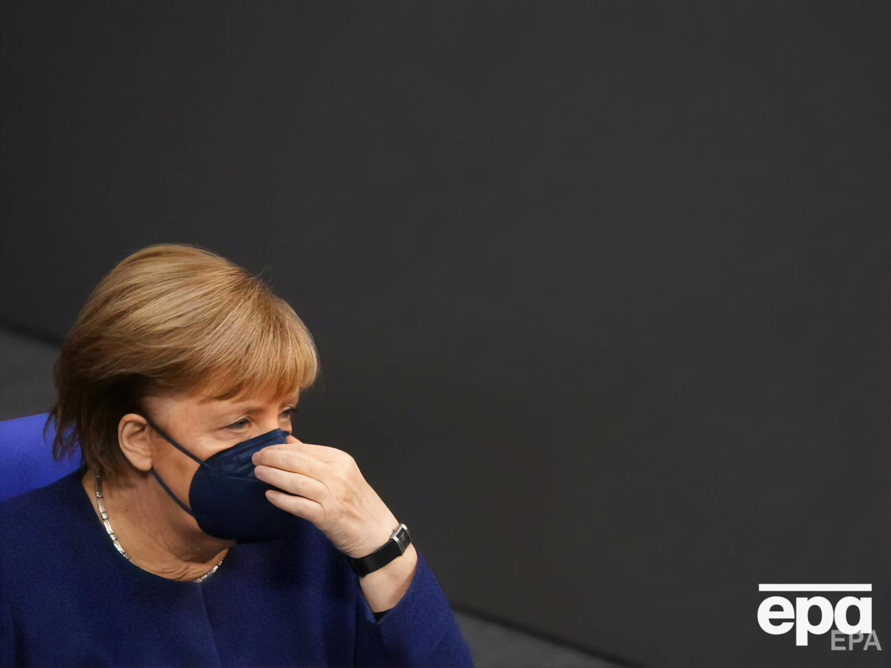 Меркель попросила региональных лидеров Германии&nbsp;ввести более жесткие ограничения в связи с рекордным ростом показателей заболеваемости&nbsp;COVID-19