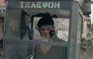 В главной роли снялся непрофессиональный актер – бывший футбольный фанат, участник АТО Филимонов