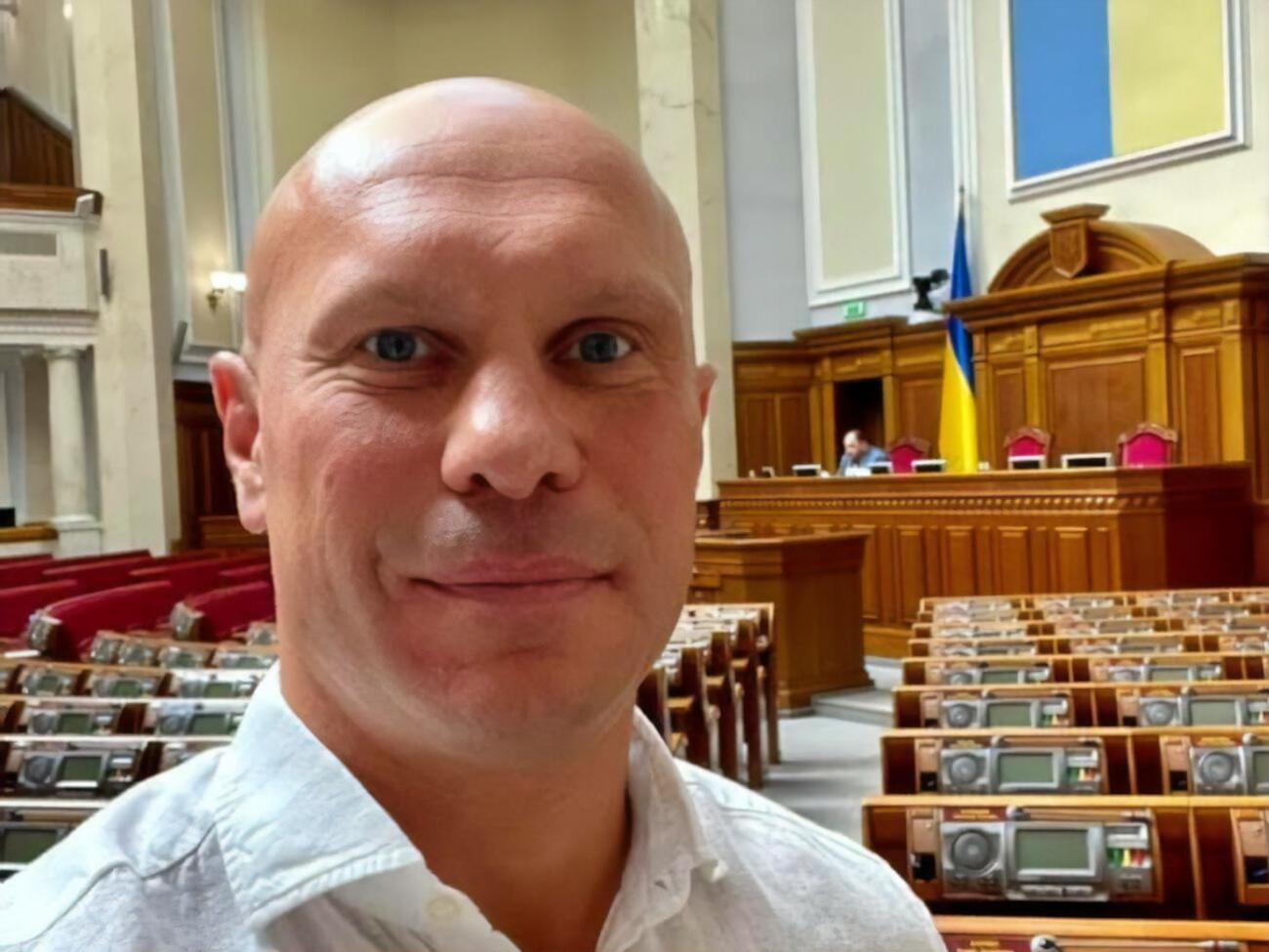 Кива здав два нагородні пістолети &ndash; Glock 19 та АПС