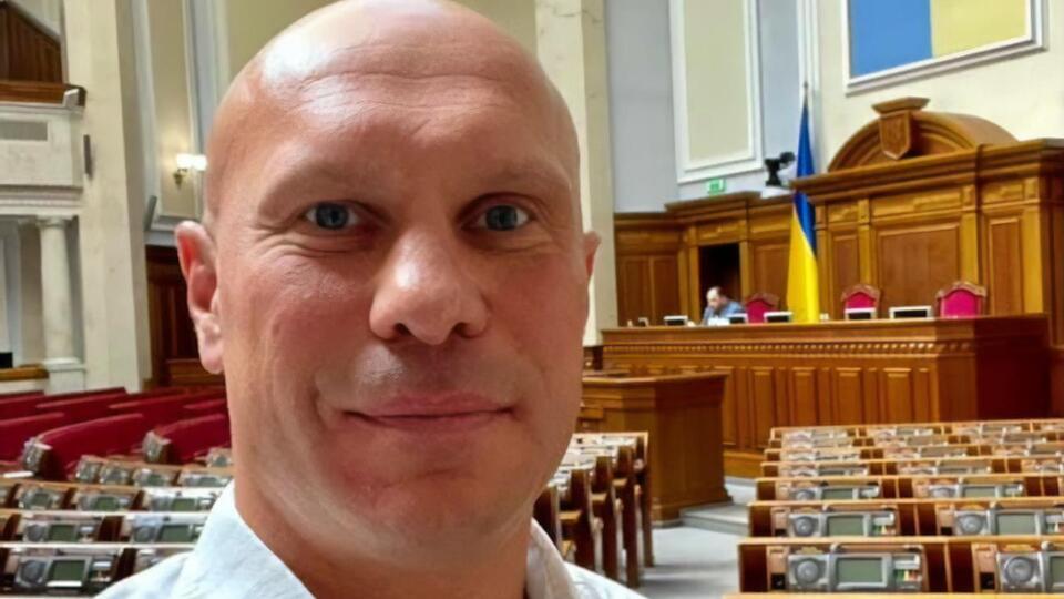 Кива здав два нагородні пістолети – Glock 19 та АПС