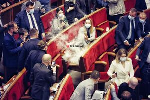 Пульт почав плавитися та диміти, у засіданні Ради спочатку оголосили перерву, а потім її закрили