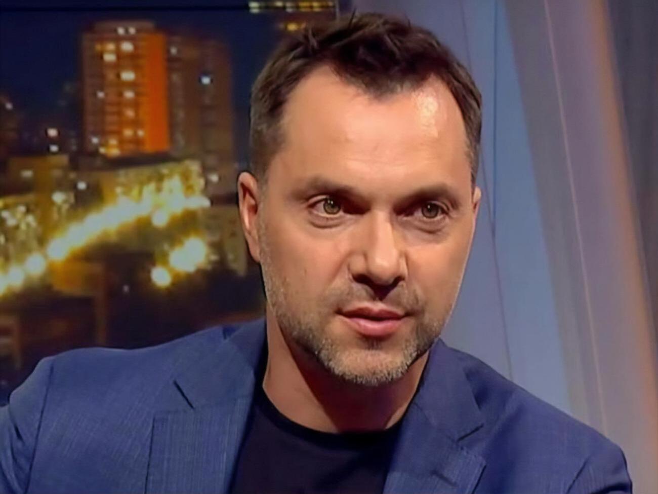 Людина, яка скопіювала таємні документи про спецоперацію, робила це з конкретною метою, вважає Арестович