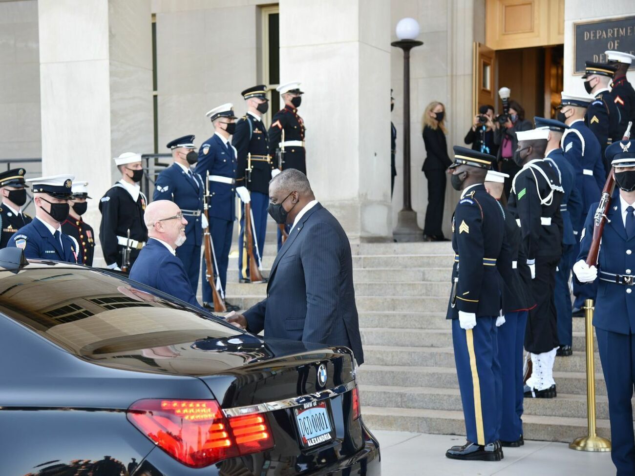 Резников встретился с главой Пентагона в Вашингтоне