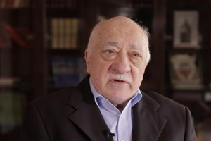 Гюлен выехал в США на лечение в 1999 году и с тех пор живет там