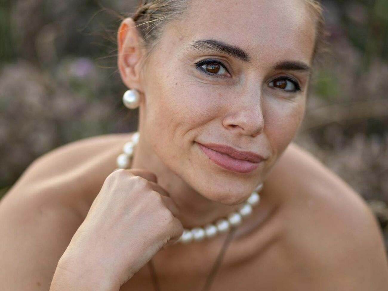 41-летняя Виталина Ющенко показала свое новое фото, на котором позирует без лифчика