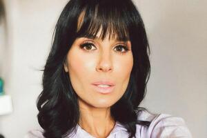 Єфросиніна позувала в негліже