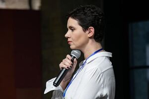 Соколова писала, що документи їй "підкинули на флешці біля робочого офісу"