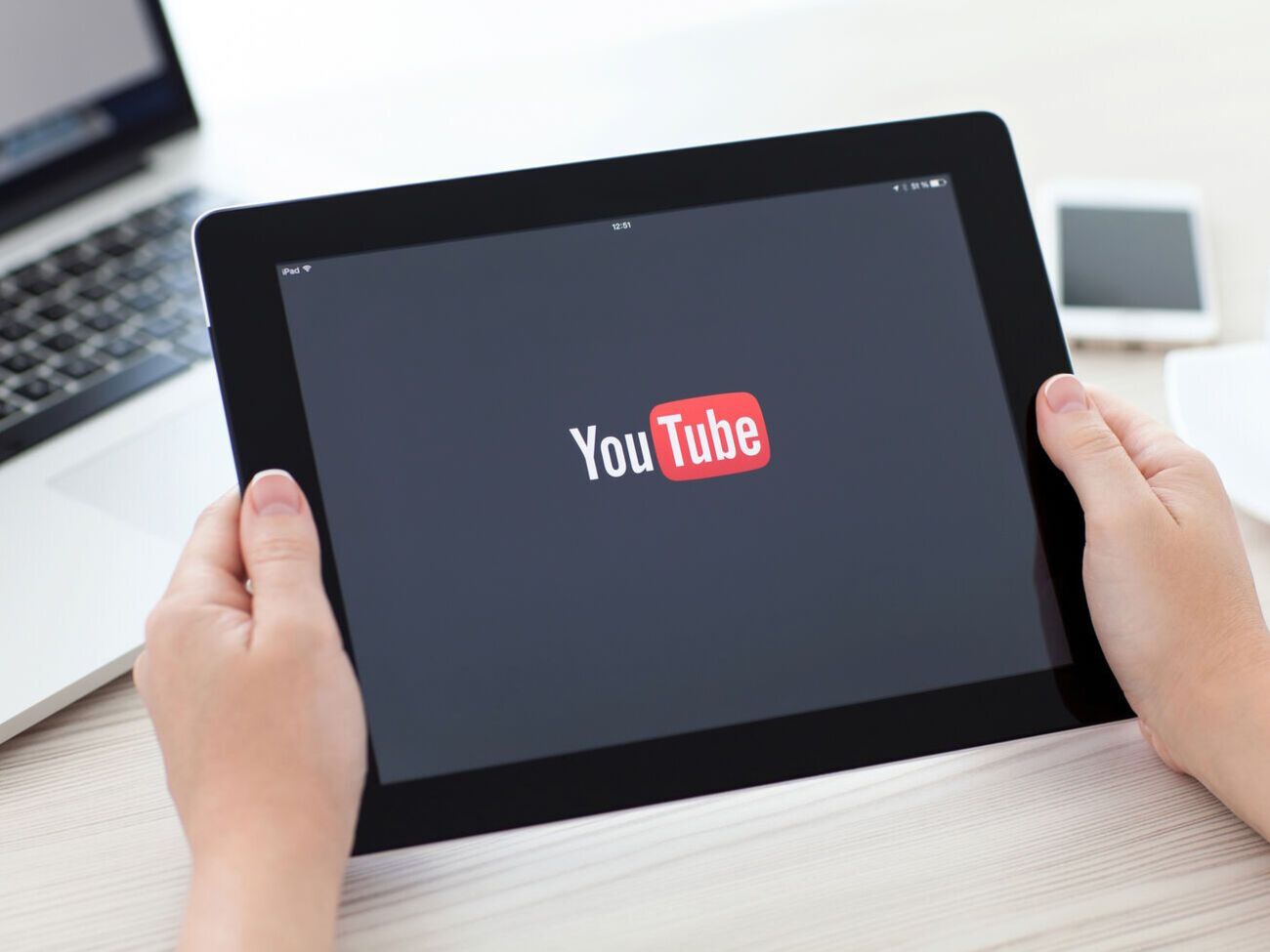 Об атаках ботов на YouTube-каналы сообщили Сергей Стерненко, Янина Соколова и Татьяна Микитенко