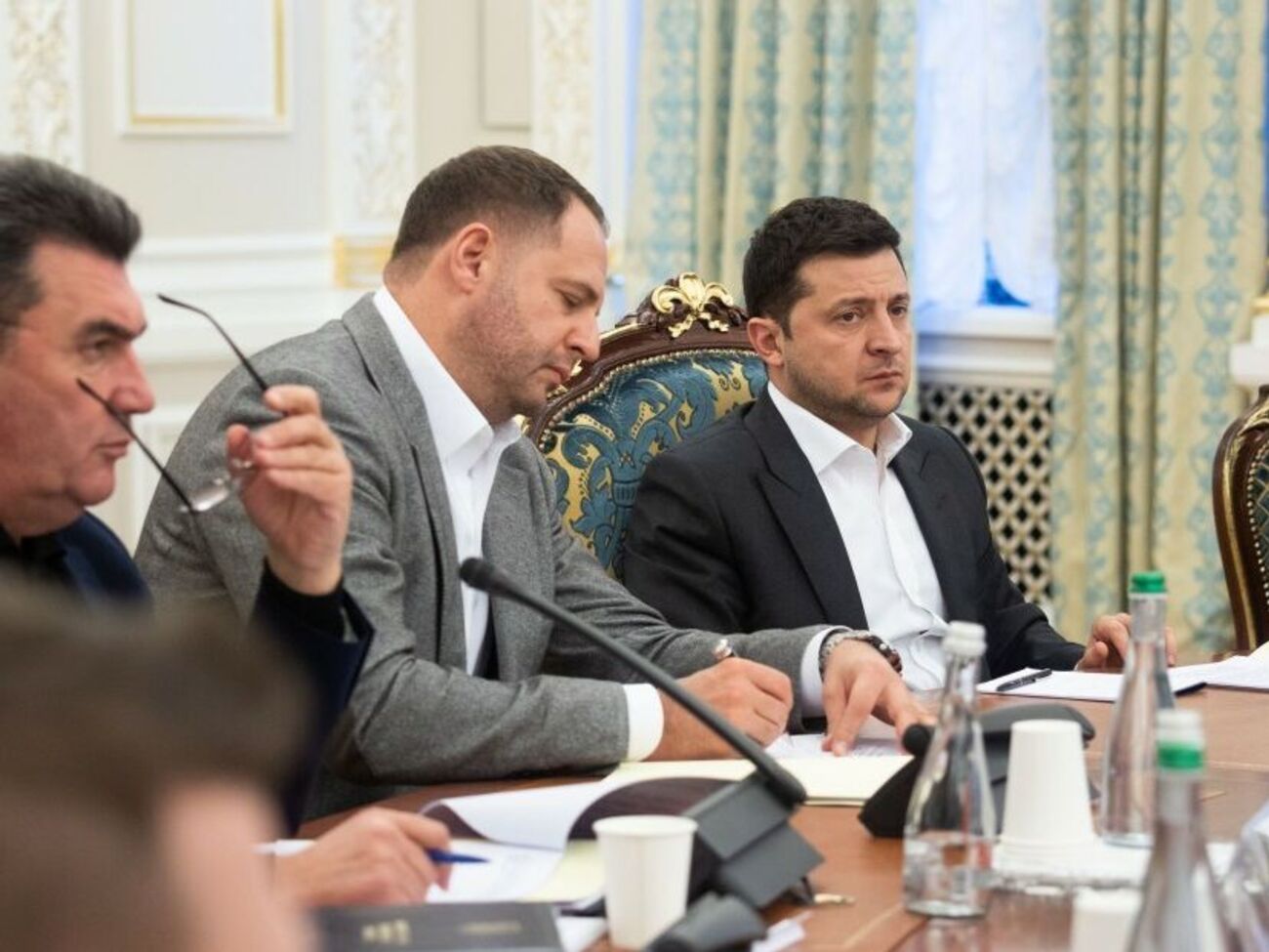 У студії програми "Свобода слова Савіка Шустера" очікують, що Зеленський та Єрмак приймуть запрошення