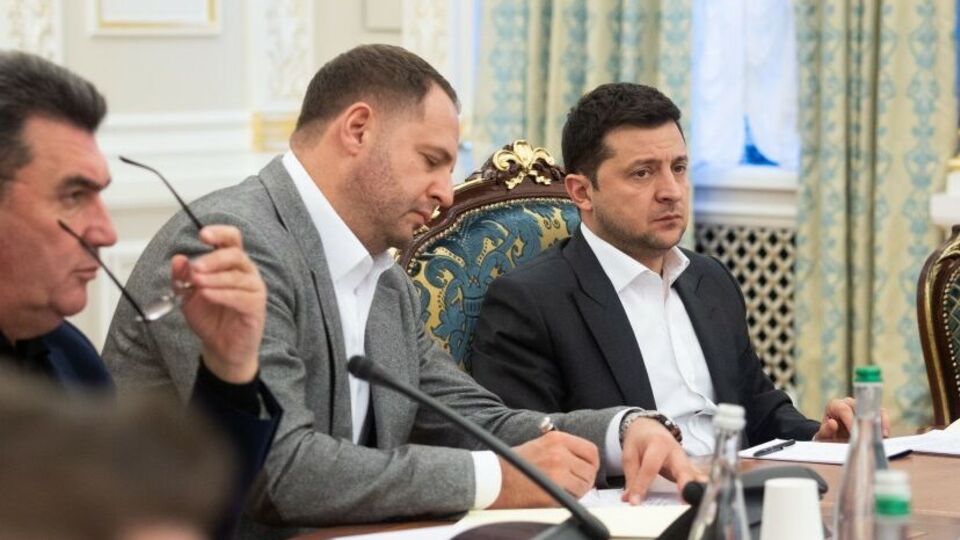 У студії програми "Свобода слова Савіка Шустера" очікують, що Зеленський та Єрмак приймуть запрошення