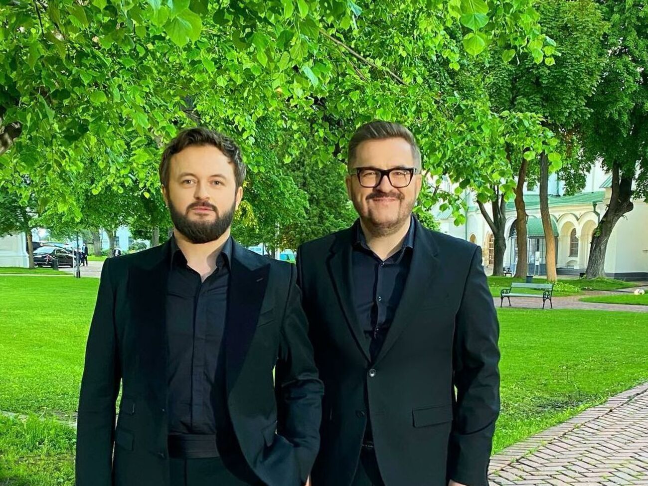 Пономарьов написав слова та музику пісні, яку виконав разом із Dzidzio