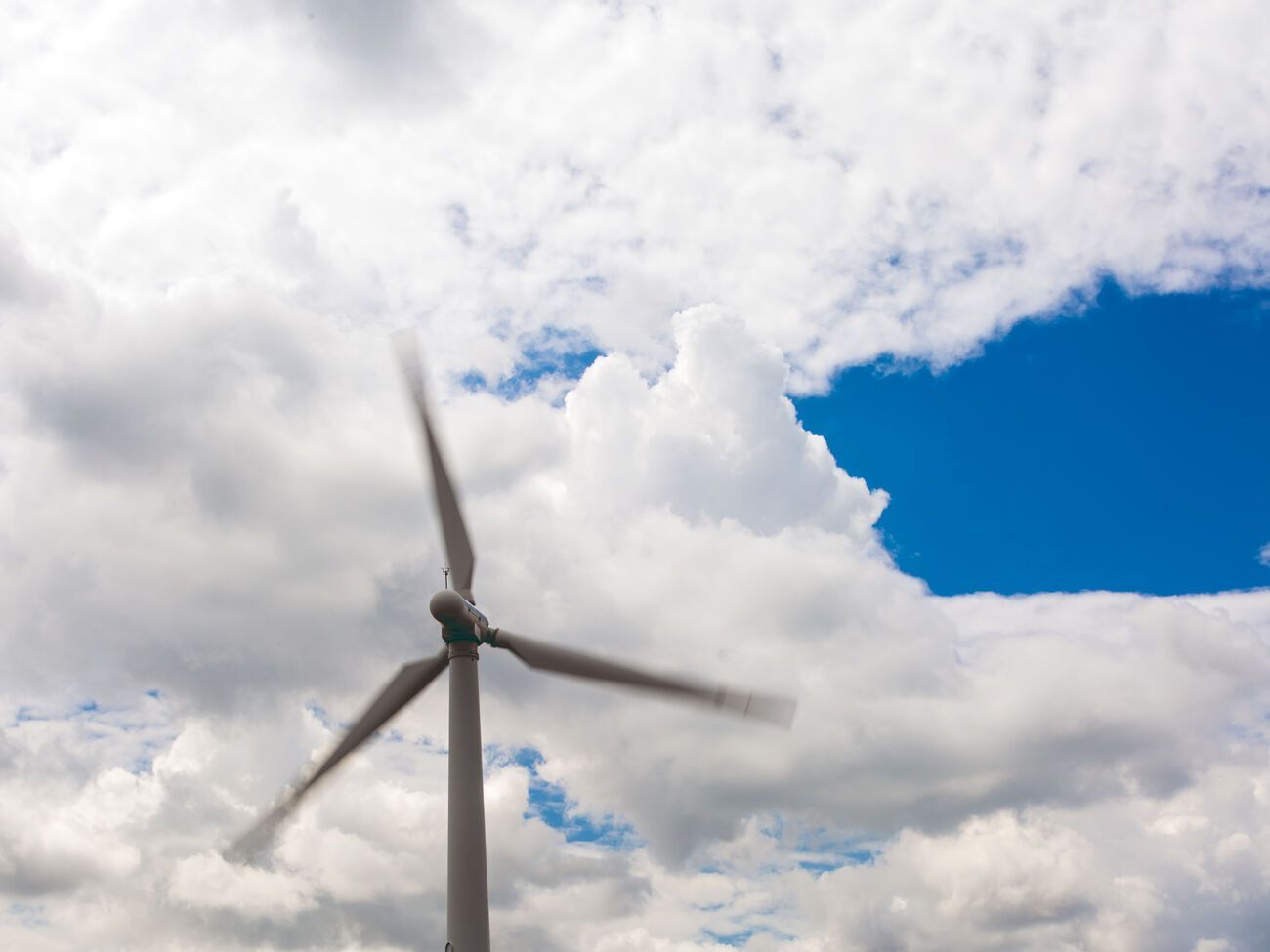 Была надежда, что зеленые облигации "Укрэнерго" и выплата всех долгов государства производителям положат конец конфликту, но, похоже, это только создало новый, сказано в статье&nbsp;Newsbase