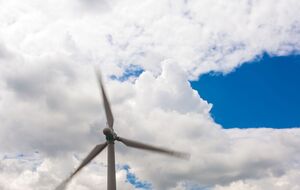 Была надежда, что зеленые облигации "Укрэнерго" и выплата всех долгов государства производителям положат конец конфликту, но, похоже, это только создало новый, сказано в статье Newsbase