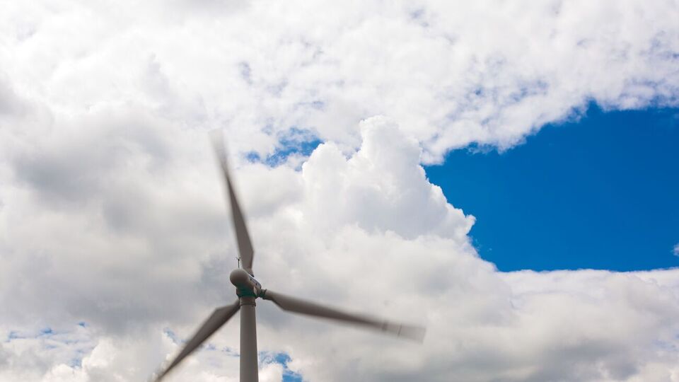 Была надежда, что зеленые облигации "Укрэнерго" и выплата всех долгов государства производителям положат конец конфликту, но, похоже, это только создало новый, сказано в статье Newsbase