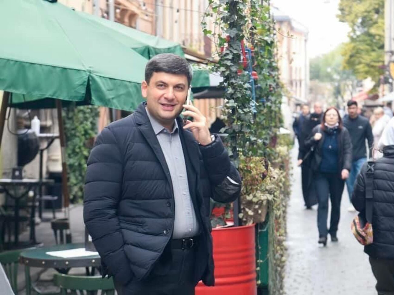 Гройсман: Сьогодні, напевно, треба думати "Слузі народу", як їм збирати манатки та повертатися до "Ліги сміху". Це їхня ліга, їхня ніша