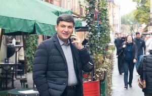 Гройсман: Сегодня, наверное, нужно думать "Слуге народа", как им собирать манатки и возвращаться в "Лигу смеха". Это их лига, их ниша