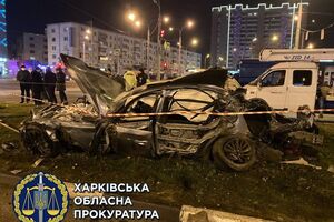 Infiniti, яким керував Харківський, належить його матері