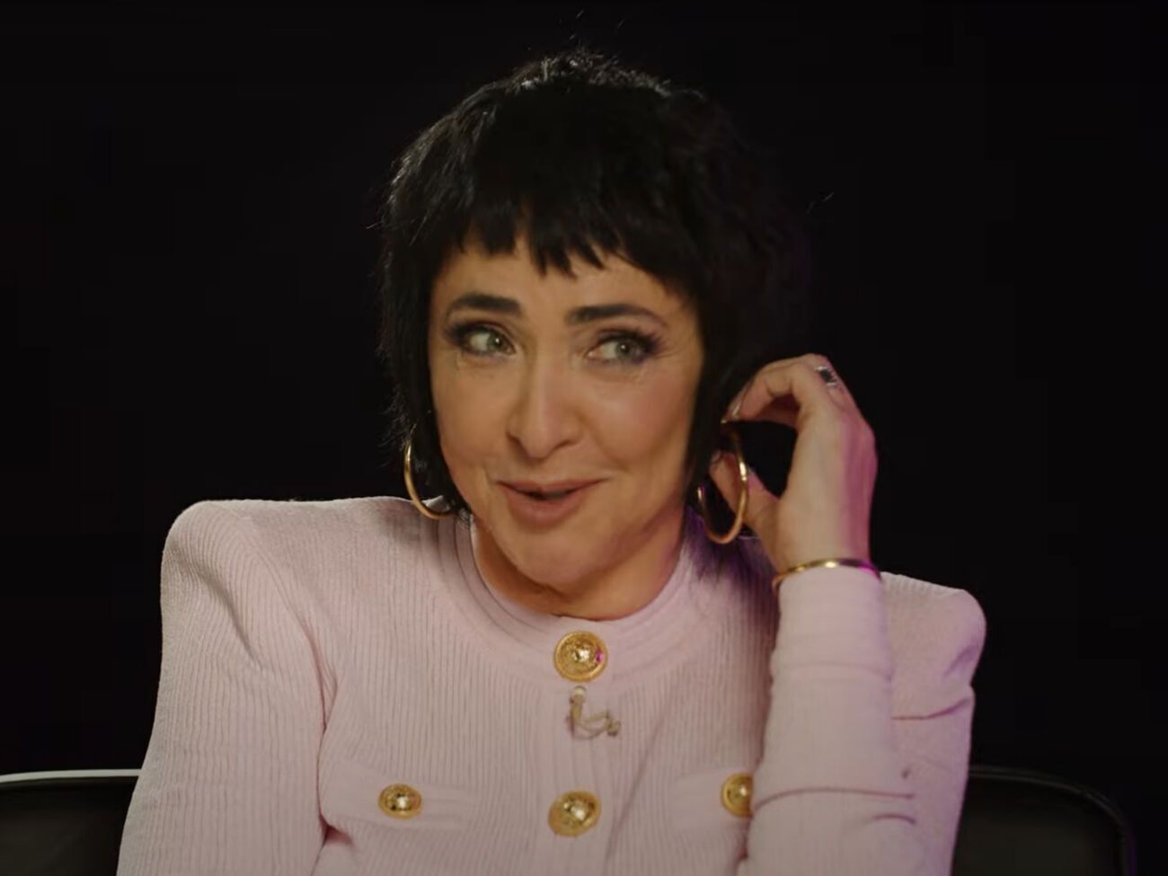 По словам Милявской, она "пробовала мир по-разному", в том числе в части сексуальных отношений