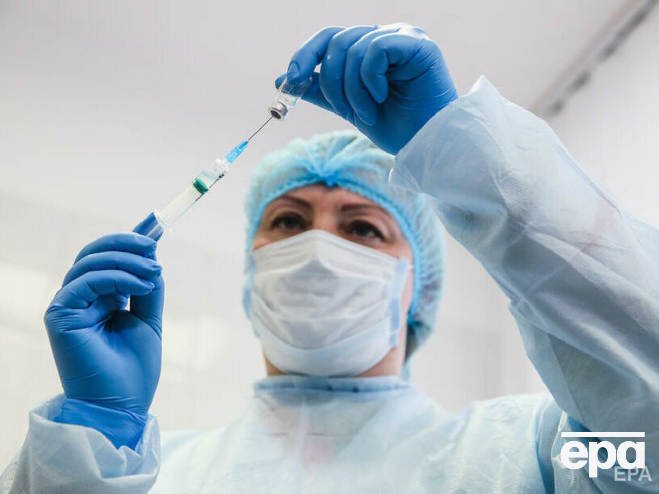 Полный курс вакцинации от COVID-19 прошли 960,1 тыс. сотрудников учебных заведений