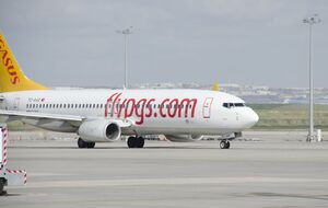 51-летний мужчина умер во время полета, предполагают в полиции