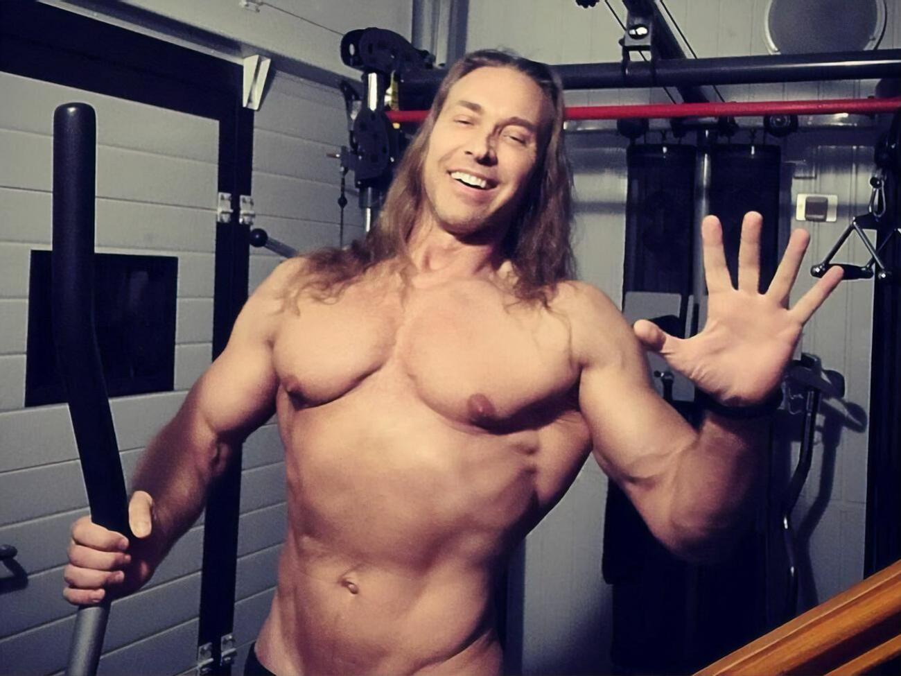 Тарзан пожаловался на сюрреалистичность происходящего вокруг и обвинил в этом политиков