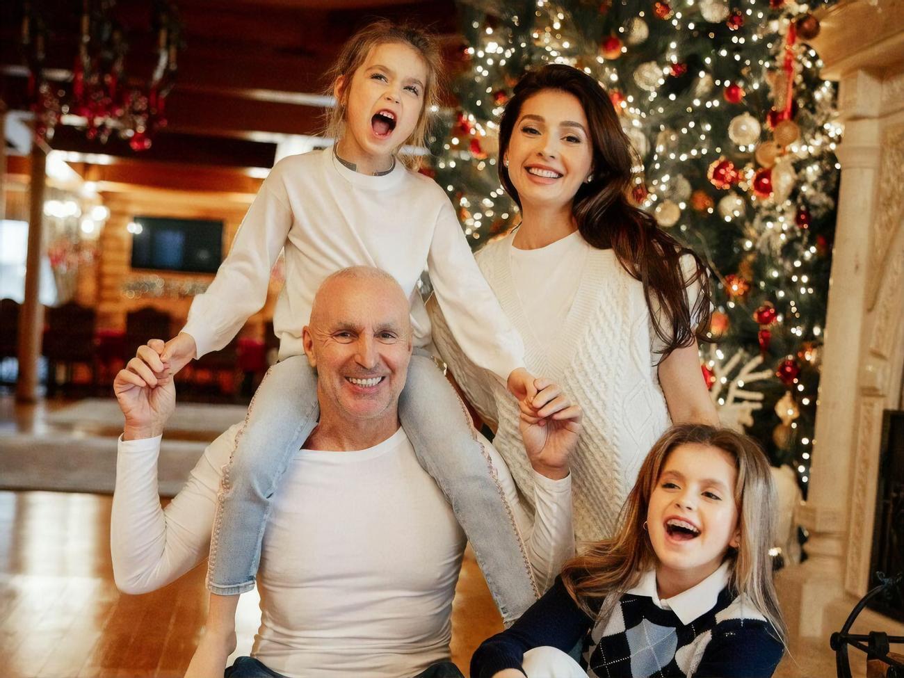 Марина та Олександр Ярославські виховують двох доньок та сина