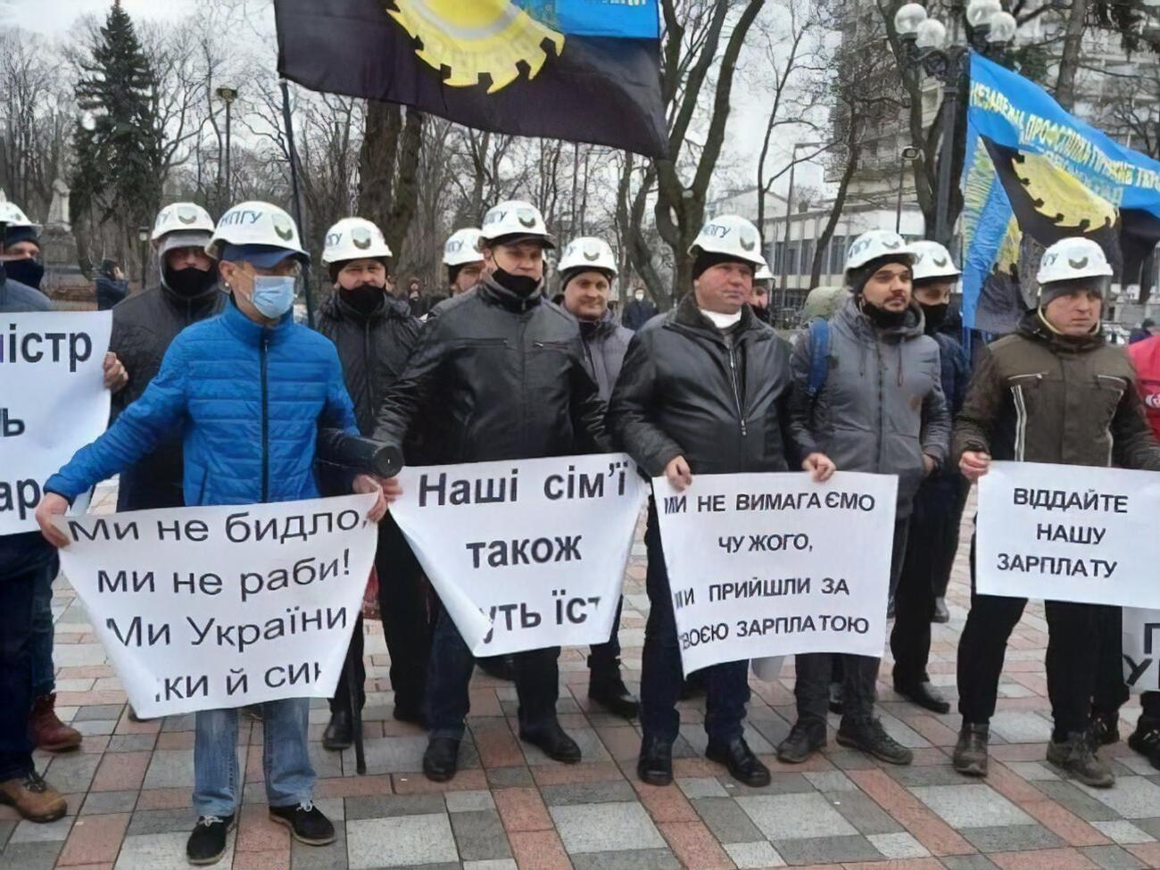 Шахтерам выдадут часть долга за июль, август и сентябрь