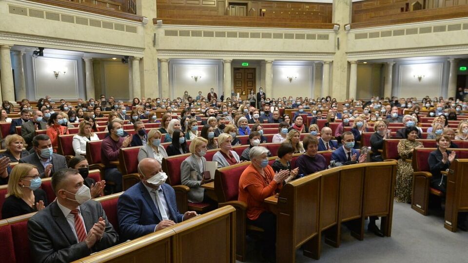 "Слуга народа" лидирует в рейтинге партий