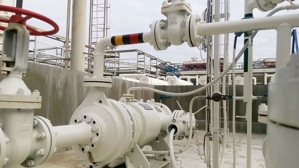 Эксперт "Консалтинговой группы А-95" Артем Куюн считает, что такие НПЗ нужно закрывать