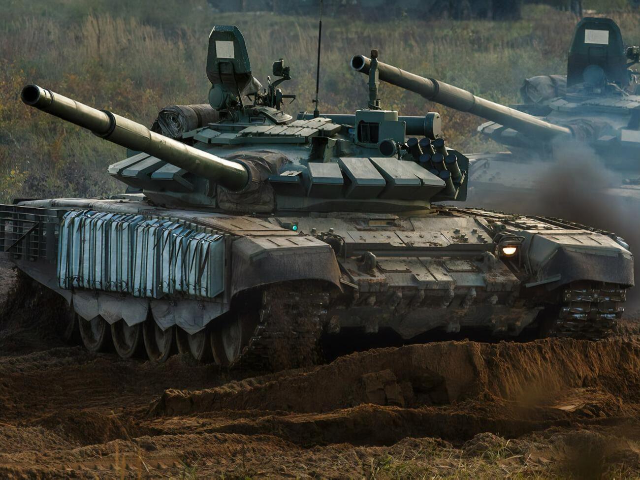 Російські військові підрозділи наприкінці вересня 2021 року розпочали рух у бік українського кордону, зазначило Politico
