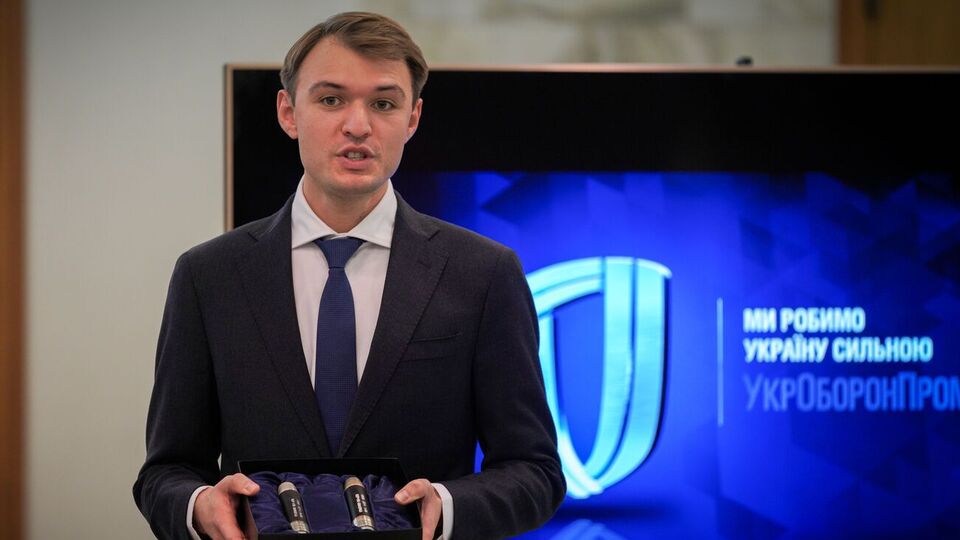 Виталий Жуков возглавляет конструкторское бюро, разрабатывающее боеприпасы