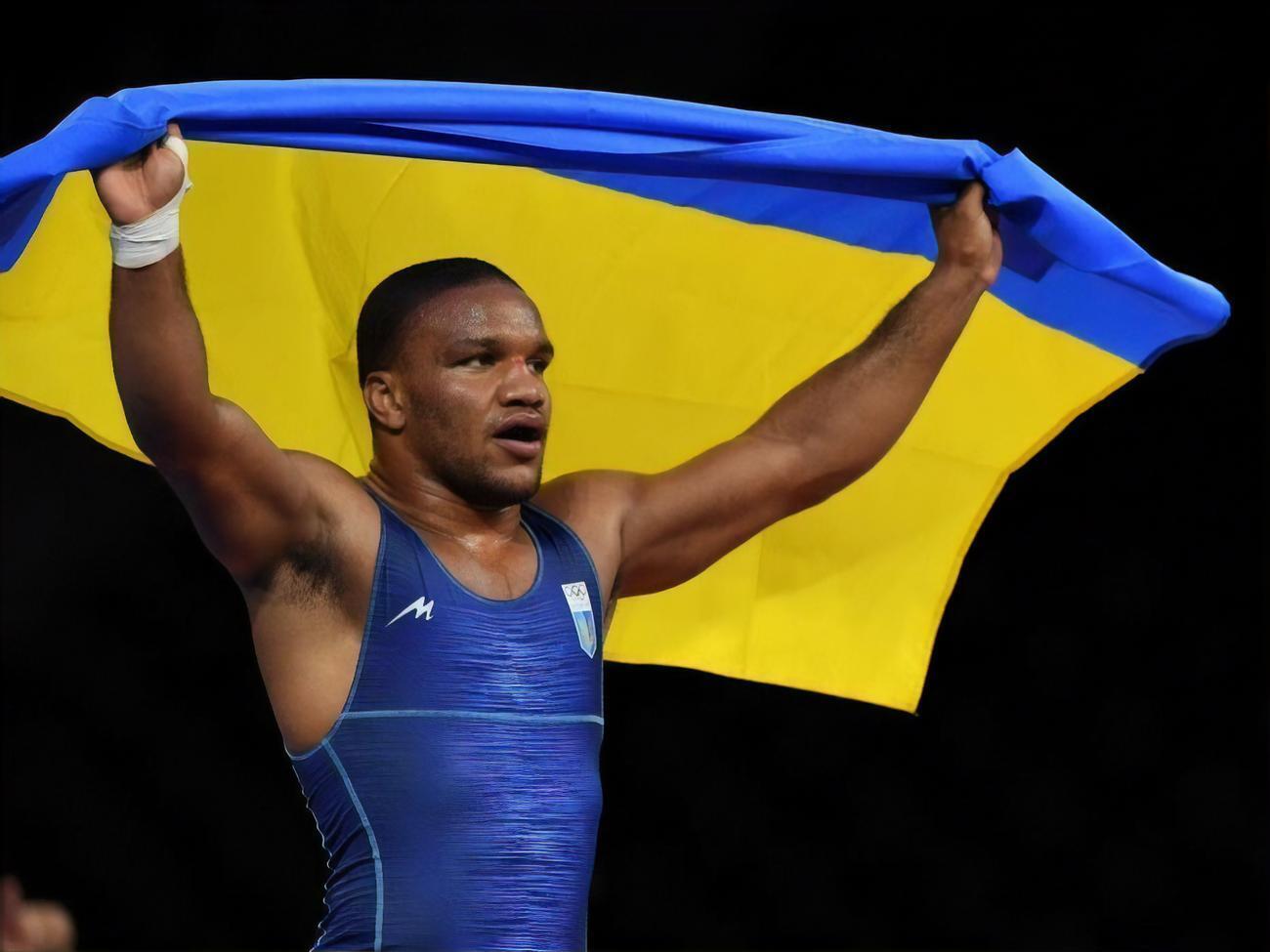 Олимпийский чемпион и политик Жан Беленюк попробовал себя в новом образе