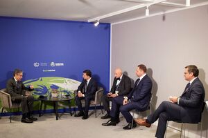 США і надалі непохитно підтримують територіальну цілісність України, зазначив Зеленський (другий ліворуч) після зустрічі з Блінкеном (ліворуч)
